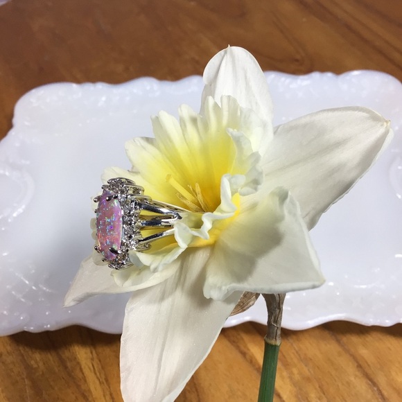 Beautiful Opal and Cubic Zirconia Silver Fashion Ring - Size 9 - Picture 7 of 7
